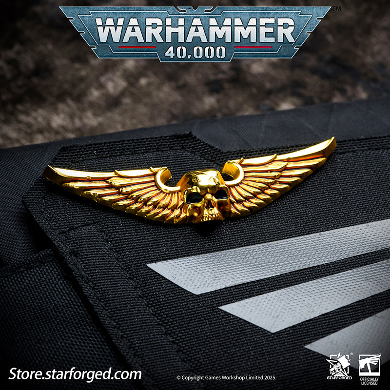 Starforged Warhammer 40K Monthly Free Gift Wings of Astra Militarum Brooch Accessories Pin Badge
In the war-torn galaxy, the Aquila and the Imperial Skull are symbols every citizen of the Imperium knows well.

It is said that the twin heads of the Aquila represent Terra and Mars, while one eye gazes into the future and the other looks upon the past. The Imperium wages an eternal war for survival across the stars, and for humanity, the Aquila stands as the last beacon of hope in the darkness. 