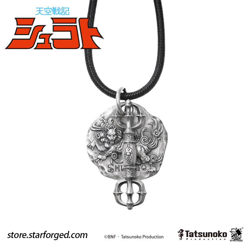 Starforged TenKuu Senki Shurato Shura King Themed Pendant Offical Licensed Anime Collectible Gift Inspired by the classic anime Legend of Heavenly Sphere Shurato, this white-copper pendant draws upon Shura-Oh Shurato Hidaka and distills the character’s youthful passion into his defining qualities: unwavering conviction, sincerity, and an ever-optimistic spirit. The result blends nostalgic sentiment with an aesthetic suited to everyday wear. 