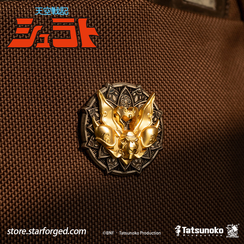 Starforged TenKuu Senki Shurato Shura King Sacred Armor Pin Badge Offical Licensed Anime Collectible Gift The iconic armor of Shura-Oh from Legend of Heavenly Sphere Shurato is distilled into a refined, understated metal brooch.  Precision-cast in carefully selected zinc alloy, it features sculpted layers, intricate details, and a finely finished texture. Free from excessive ornamentation, its minimalist armor-inspired lines express both fiery passion and unwavering conviction. 