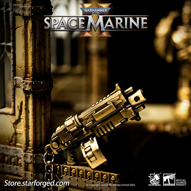 Warhammer 40K Space Marines Boltgun Keychain Space Marine 2 Weapon Pendant Starforged
The Boltgun is the iconic weapon of the Adeptus Astartes and the Adepta Sororitas. Typically, its caliber is 0.75 inches, and each round it fires is a high-explosive bolt carefully crafted by master artificers. Upon penetrating the target's armor, the bolt detonates inside, causing devastating internal damage. This weapon is heavy, durable, and features recoil that is almost impossible for a mortal to control