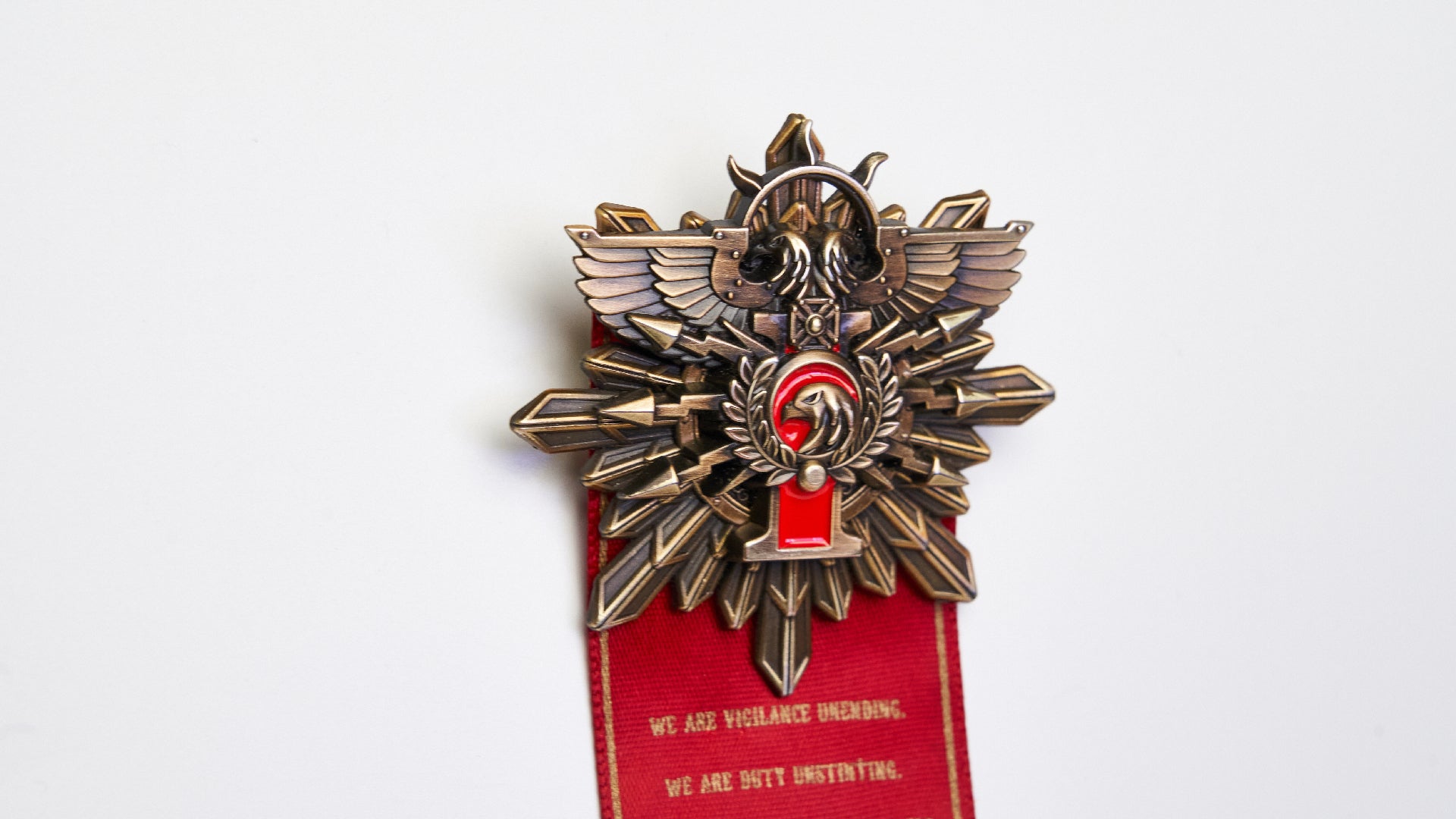 StarForget Brooch Mark of the Ten Thousand Golden Legion Adeptus Custudes Warhammer 40K Merchandise Pin Badge
