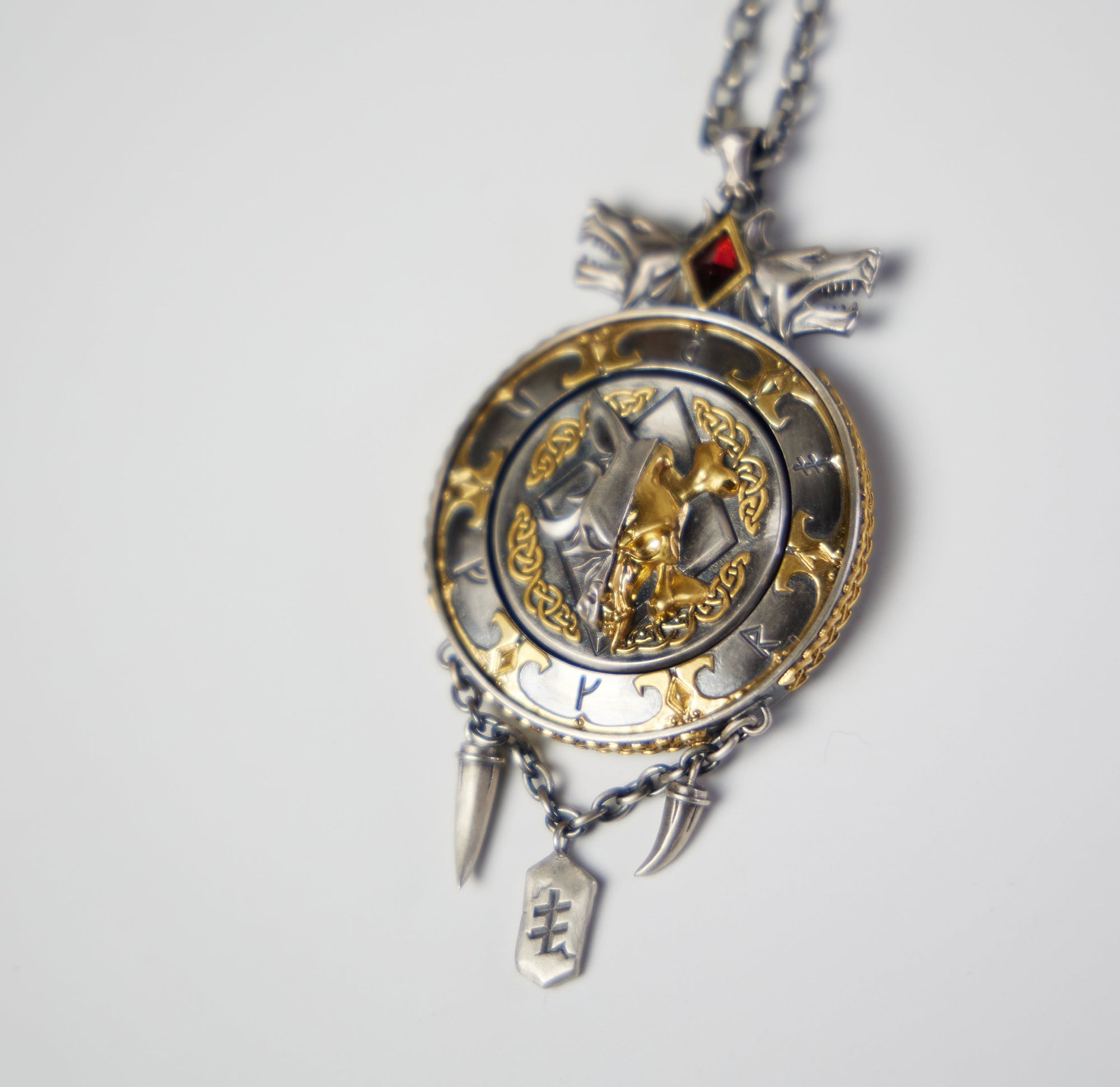 Warhammer 40K Vlka Fenryka Grand Annulus Pendant Gold Space Wolf  by Starforged